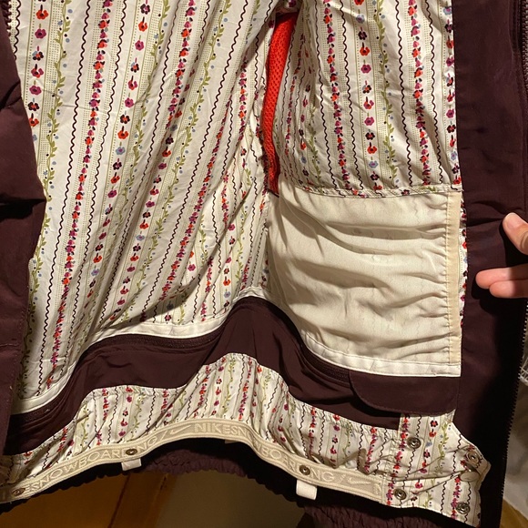 ✨Nike Snowboarding Down Jacket✨ - Picture 6 of 7